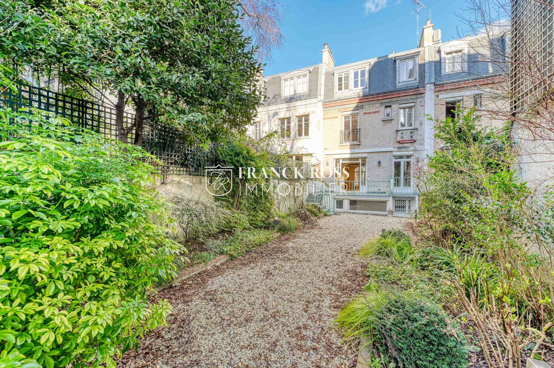 hôtel particulier 9 pièces en location sur PARIS (75016)